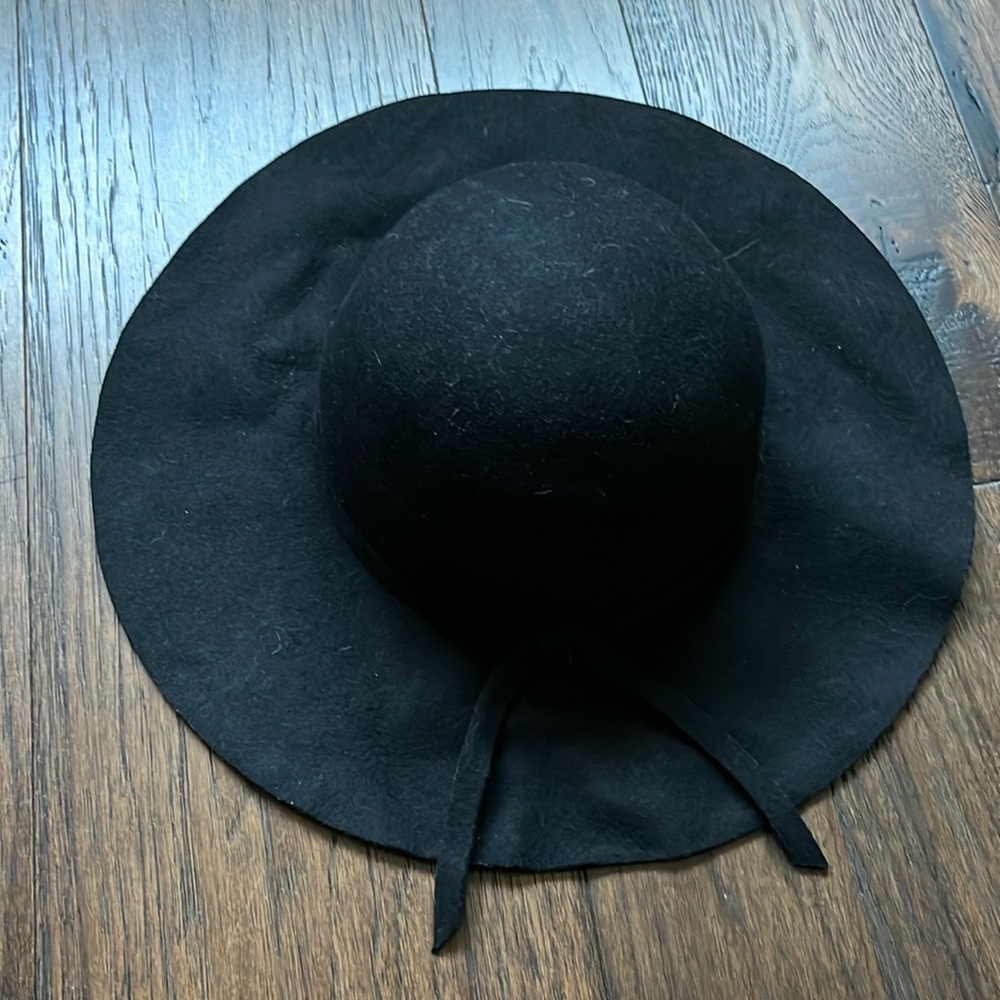 Brandy Melville wool hat
